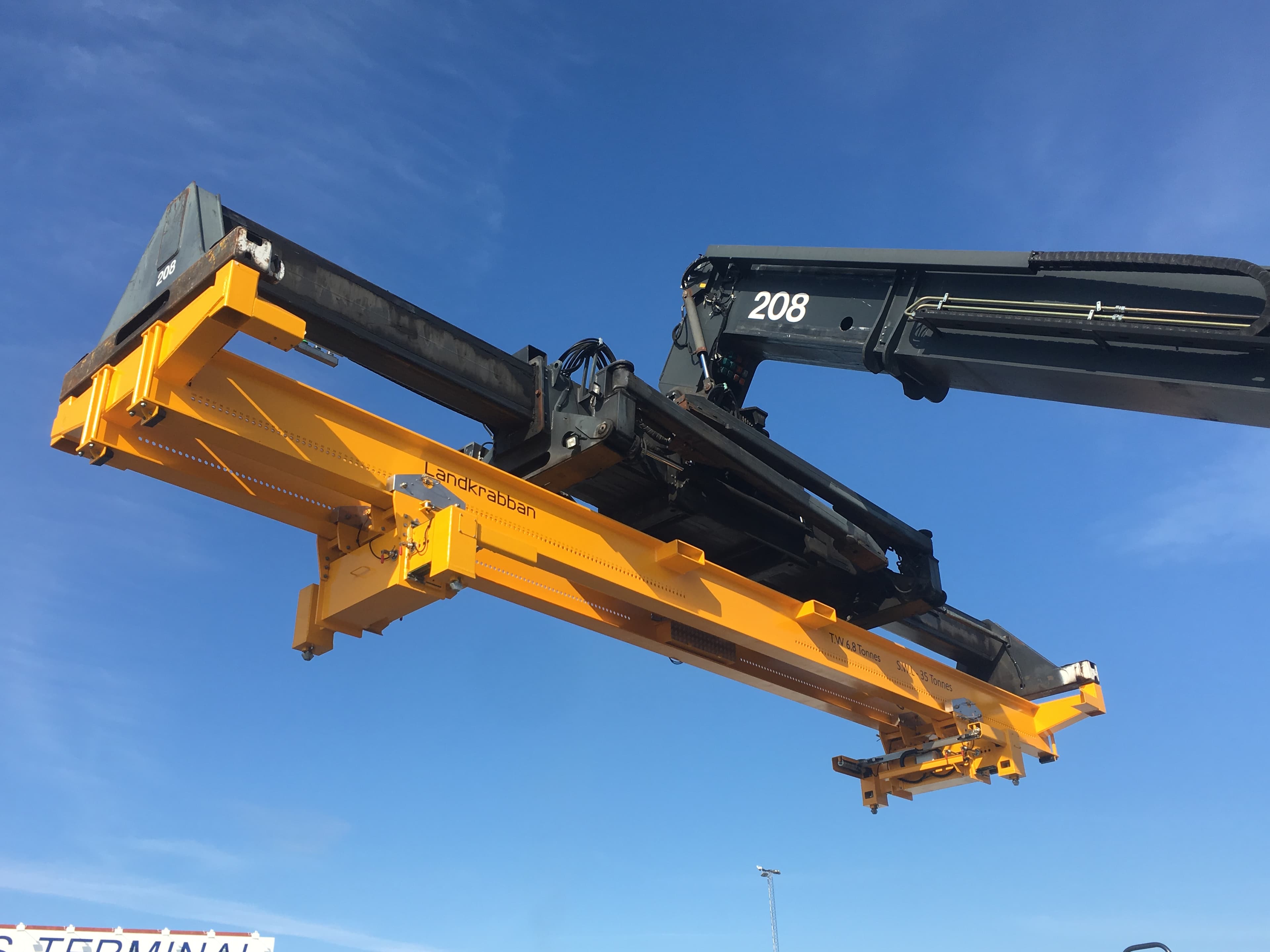 Lifting tool for modules